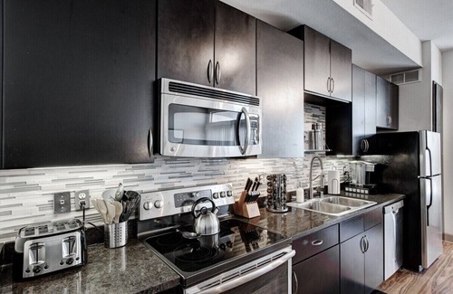 Deep Ellum Apartment | 1 Bedroom Haven | Fully Furnished | Gated | Parking | W/D | WiFi | Extended Stay