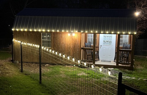 Lampasas Cabin | 1 Bedroom Hill Country Cabin