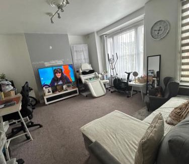 Tottenham Green Apartment | 1 bedroom house, Seven Sisters, Tottenham