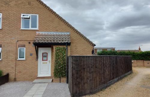 Newborough Apartment | 1 Bedroom House with Garden and off road private parking