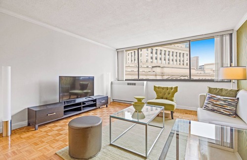 Prudential - St. Botolph Apartment | 1 Bedroom in Back Bay, Boston's Best Neighborhood