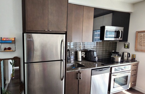 Sherwood Park Condo | 1 bedroom in midtown Toronto, with a pool and a gym, 6 minutes away from subway