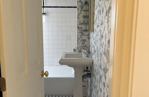 Stonington House | 1-bedroom in the Borough, just steps to the water