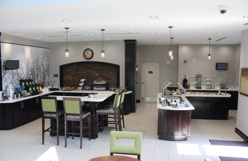 Miamisburg Apartment | 1 Bedroom | Indoor Pool. Free Breakfast. Gym.