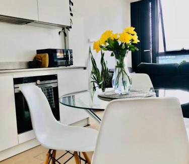 Junction Apartment | 1 bedroom luxury apartment 20 min from centre