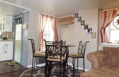 Queens Apartment | 1 Bedroom minutes to Manhattan