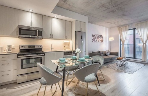 Cite Multimedia Apartment | 1 bedroom old port- F1 Weekend