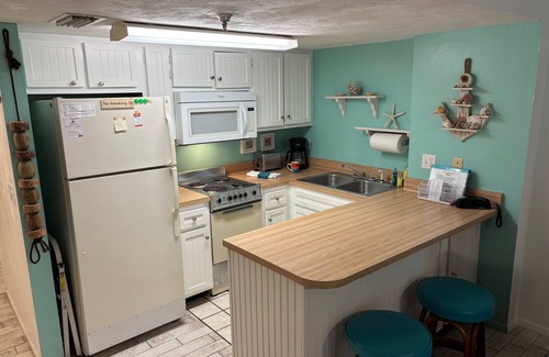 Ocean View Halifax Estates Condo | 1 Bedroom on the Beach next to Sunglow pier - Fall months available