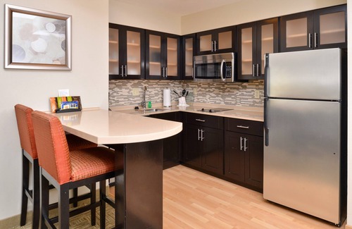 Hollywood Park Condo | 1 Bedroom | Outdoor Pool and Hot Tub + Free Wifi