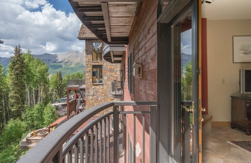 Mountain Village Condo | 1-Bedroom Pet-Friendly Mountain Retreat With Balcony, Fireplace, Pool and Hot Tu