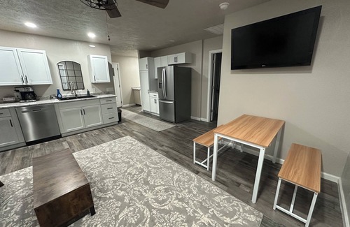 Marion House | 1 Bedroom Pet Friendly Guest House at Sunset Family Lake House with dock access