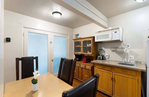 Mesa House | 1 Bedroom | Relaxing Retreat in Great Location