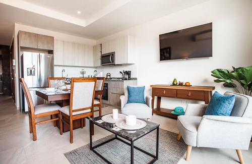 Diaz Ordaz Condo | 1 Bedroom/Rooftop pool, Punto Madeira in Versalles 1BD Condo for rent in Versall