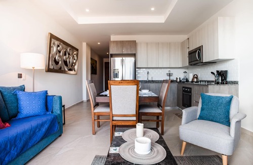 Diaz Ordaz Condo | 1 Bedroom/Rooftop pool, Punto Madeira in Versalles 1BD Condo for rent in Versall