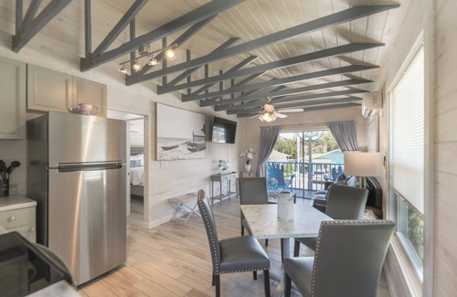 Captiva Cottage | 1-bedroom second floor Captiva Suite, walking distance to beach