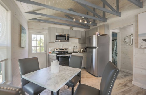 Captiva Cottage | 1-bedroom second floor Captiva Suite, walking distance to beach