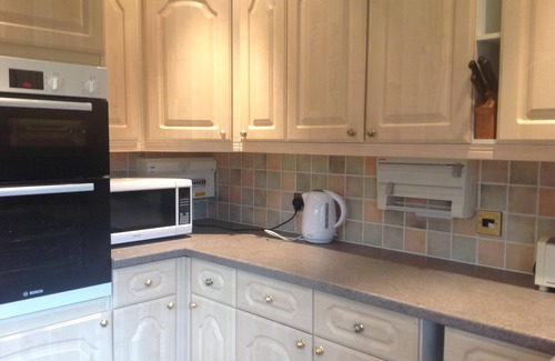 Runnymede Apartment | 1 bedroom self-contained Annex/apartment near West Byfleet Station