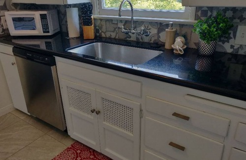 Oleander - Sunset Condo | 1 Bedroom Spacious Townhouse Midst of Downtown Bakersfield