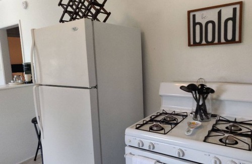 Oleander - Sunset Condo | 1 Bedroom Spacious Townhouse Midst of Downtown Bakersfield