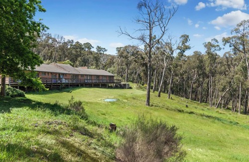 Heathcote Junction Apartment | 1 bedroom studio very quiet with farm view in Heathcote junction.