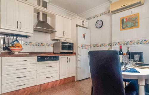 Cerro del Aguila Apartment | 1 Bedroom Stunning Apartment In Sevilla