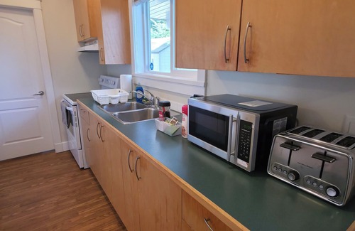Victoria House | 1 bedroom suit in Langford Victoria. Great view and privacy.