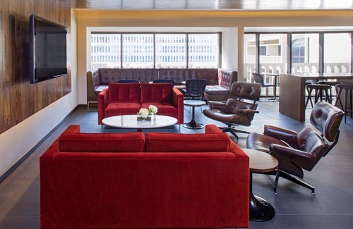 Peachtree Center Hotel | 1-Bedroom Suite at a 4⭐️ Hotel