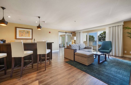 La Playa Hotel | 1-Bedroom Suite at a 4⭐️ Hotel