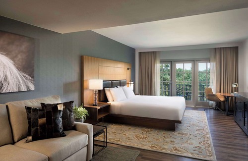 West San Antonio Hotel | 1-Bedroom Suite at a 4⭐️ Hotel
