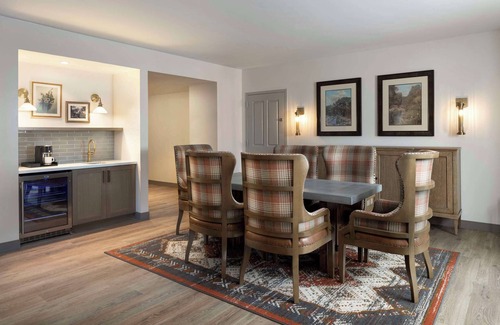 West San Antonio Hotel | 1-Bedroom Suite at a 4⭐️ Hotel
