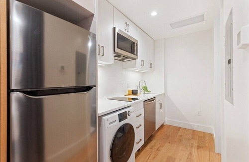 Cannonborough Elliotborough Apartment | 1-Bedroom Suite: Stylish Living with Parking and Pet Welcome