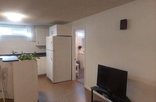 Sherwood Park House | 1 bedroom suite,with private entrance, in safe,quiet tree lined neighborhood.