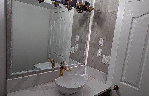 Surrey Newton Apartment | 1 bedroom suite walking distance to all amenities