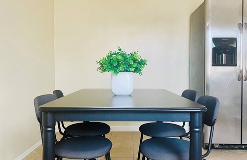 Laurel House | 1 Bedroom Terrace view Quiet Neighborhood shared bathroom living room,kitchen #3