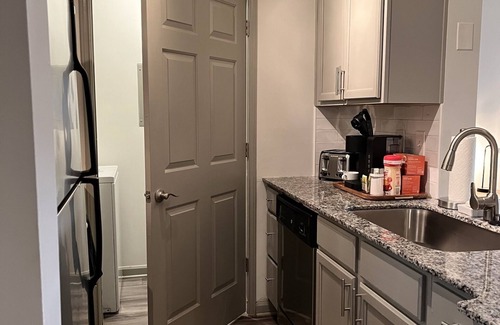 Dunwoody Apartment | 1 Bedroom Unit With Great Lighting