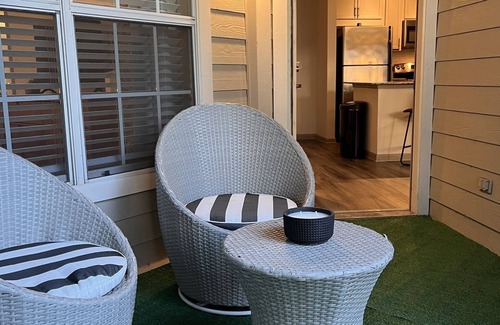 Dunwoody Apartment | 1 Bedroom Unit With Great Lighting