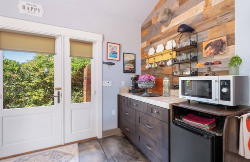 Sonoma House | 1-bedroom vacation guest cottage minutes from the famous Sonoma square