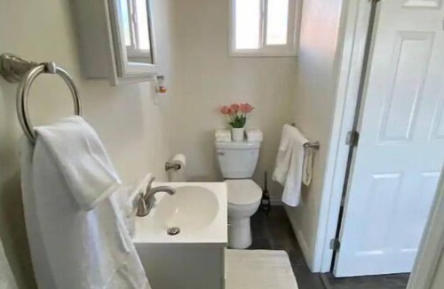 Hawthorne House | 1-bedroom vacation home just 5 minutes to Kia Forum