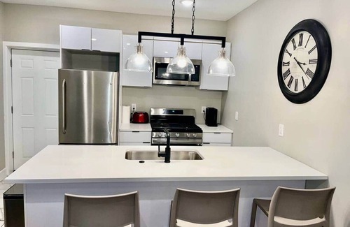 Melrose Apartment | 1 bedroom w/patio close to Wells Fargo arena