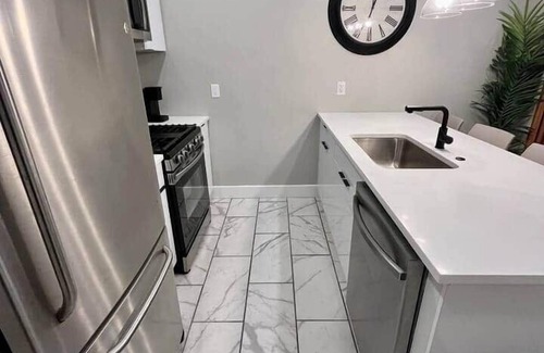 Melrose Apartment | 1 bedroom w/patio close to Wells Fargo arena