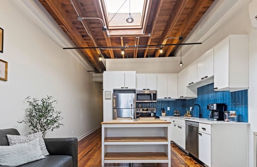 Crossroads Arts District Condo | 1 Bedroom Walkable to T-Mobile, P&L, Streetcar + Pkg