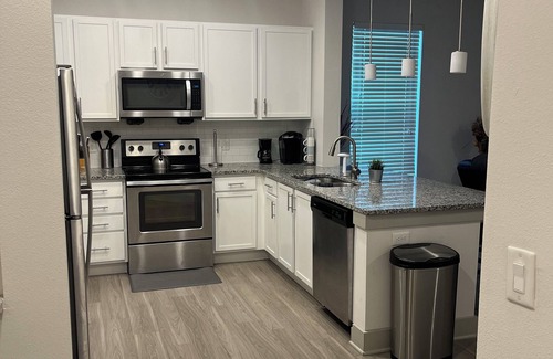 Secret Cove Apartment | 1-bedroom with AC, WiFi, fitness room in superb Jacksonville, stjohn town center