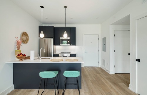 West Philadelphia Apartment | 1 Bedroom with Amenities and Parking