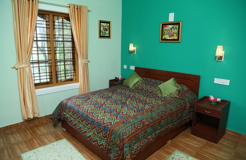 Anachal Bed & Breakfast | 1 Bedroom with Balcony Mountain View