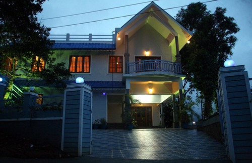 Anachal Bed & Breakfast | 1 Bedroom with Balcony Mountain View