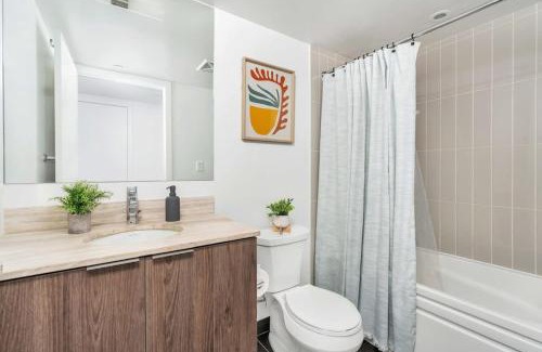 Bay Cloverhill Apartment | 1 Bedroom with Balcony on Bay St