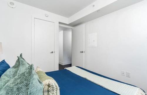 Bay Cloverhill Apartment | 1 Bedroom with Balcony on Bay St