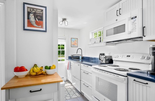 Orleans House | 1 bedroom with den sleeps 4 in Orleans near Skaket beach