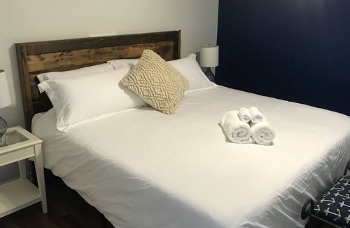 Hull Villa | 1 Bedroom with panoramic water and skyline views