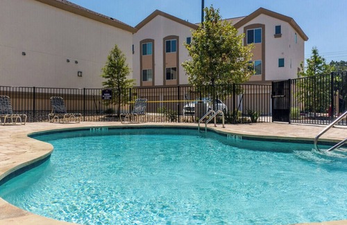 Cedar Park Apartment | 1-bedroom with WiFi, fitness room in cool Cedar Park